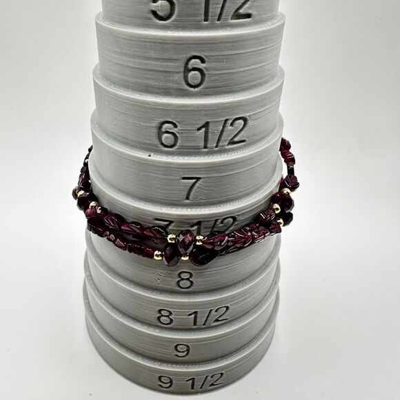~8" carved and faceted garnet bracelet with gold tone accent beads, 925 clasp! - Picture 6 of 11